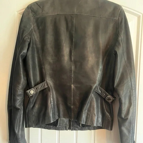 Leather jacket - Picture 3 of 3